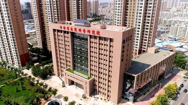 甘肅省建筑科學(xué)研究院（集團(tuán)）有限公司，成立于1973年，是甘肅省領(lǐng)先從事建筑科學(xué)研究和科技研發(fā)的綜合性咨詢(xún)與技術(shù)服務(wù)機(jī)構(gòu)，是國(guó)家高新技術(shù)企業(yè)、全國(guó)用戶(hù)滿(mǎn)意標(biāo)桿企業(yè)、甘肅省科技創(chuàng)新型企業(yè)。