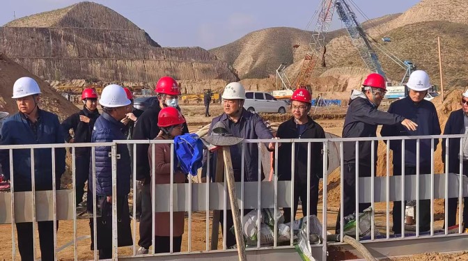 聚焦綠色創(chuàng)新實踐 開拓產業(yè)產品板塊——甘肅建科院領導調研指導“工業(yè)固廢膠凝材料黃土地基處理”工程應用現(xiàn)場