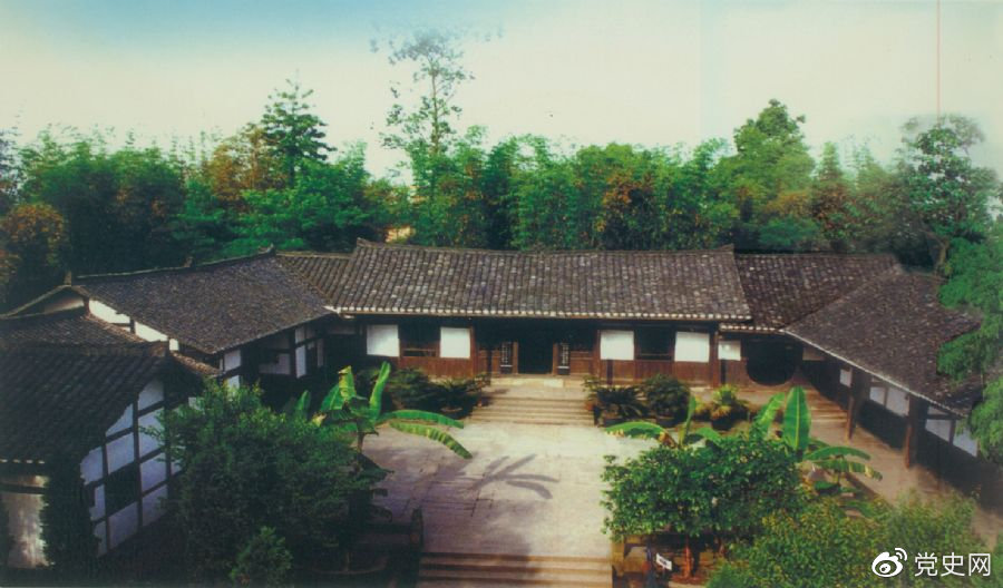 1904年8月22日，鄧小平出生在四川省廣安縣協(xié)興鄉(xiāng)（今廣安市協(xié)興鎮(zhèn)）牌坊村。圖為鄧小平故居。