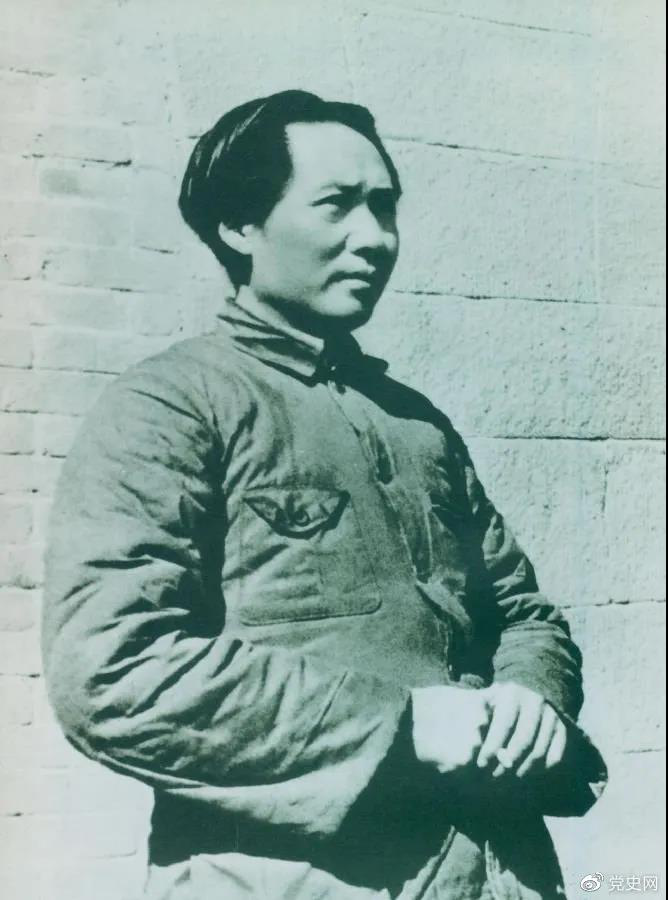 1936年2月至5月，毛澤東、彭德懷率軍進(jìn)行了東征戰(zhàn)役。圖為指揮東征戰(zhàn)役時(shí)的毛澤東。